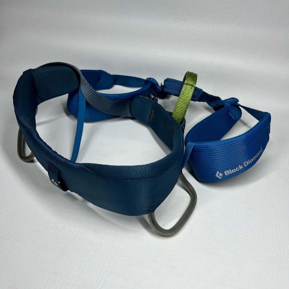 Black Diamond Momentum Rock Climbing Harness Kids Size 1 Adjustable 22"-27" Blue